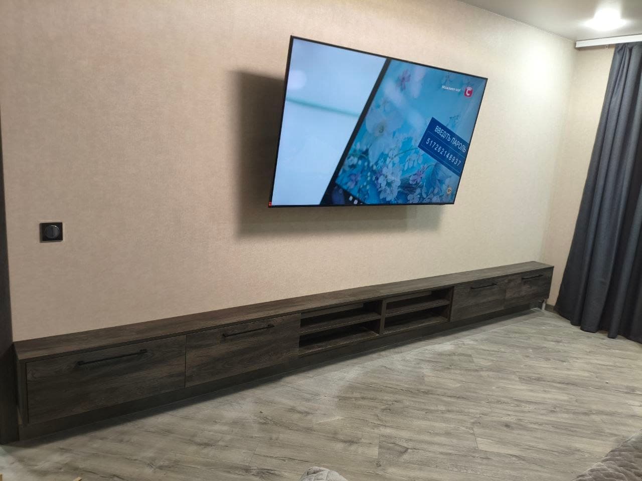 Закрита довга тумба з ДСП дуб Сіркесі під ТВ