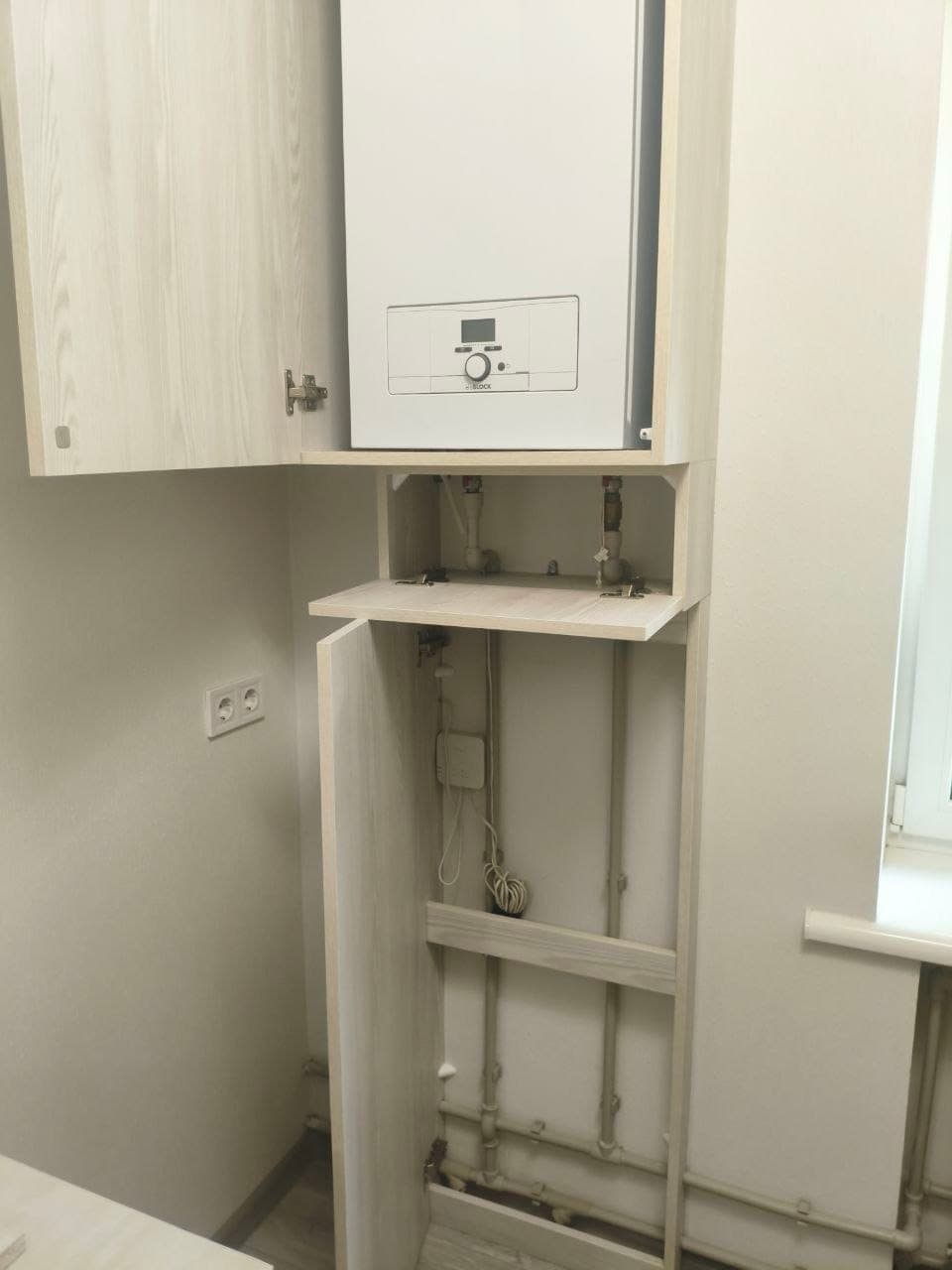 Шафа для газового котла у відкритому вигляді: котел Vaillant та комунікації